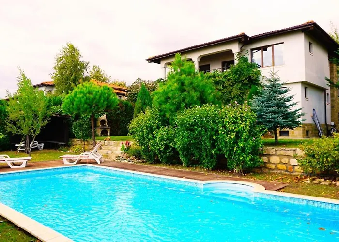 афина - Afina Villa Baltsjik